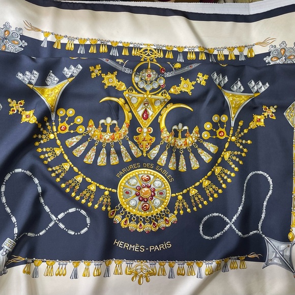 Hermes Silk Scarf ‘Parures des Sables’( Ornaments of the Sands’ design, with box - Picture 7 of 8